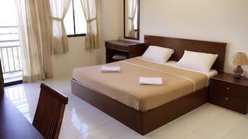 2 bedrooms, individually furnished, desk, blackout curtains