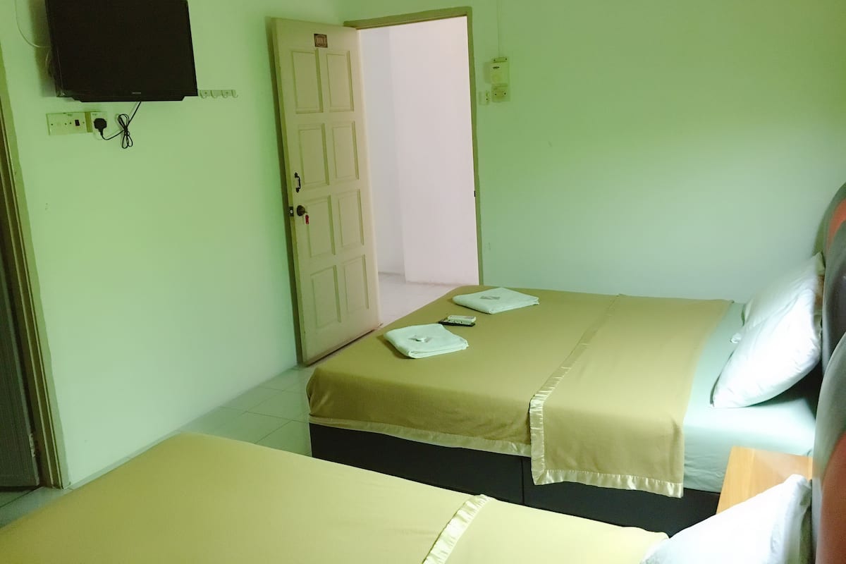 2 bedrooms, individually furnished, desk, blackout curtains