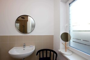 Unclassified image, 2 of 13, button