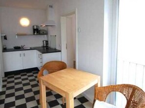 Unclassified image, 3 of 13, button - House Putbus - 90477, Germany (Binz)