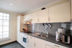 Refrigerador, microondas, horno y lavavajillas 