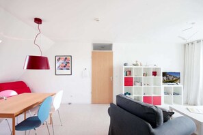 Unclassified image, 5 of 11, button