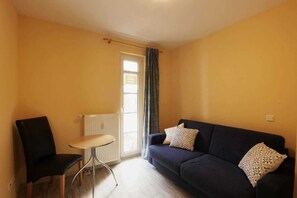 Unclassified image, 3 of 10, button