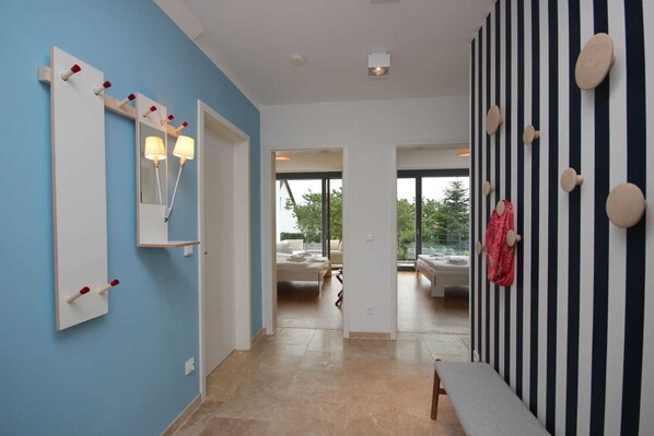 Unclassified image, 1 of 21, button