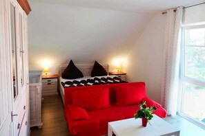 3 bedrooms, travel crib, WiFi