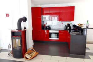 Kühlschrank, Mikrowelle, Ofen, Geschirrspüler