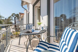 Unclassified image, 3 of 10, button