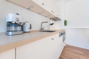 Fridge, microwave, oven, dishwasher - Min Hüsung - 90615, Germany (Binz)