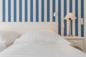 Unclassified image, 4 of 10, button