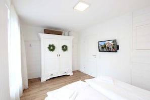 2 bedrooms, in-room safe, WiFi