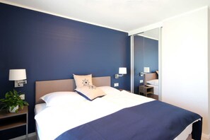 Unclassified image, 5 of 16, button