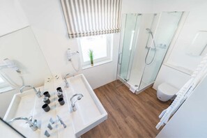 Unclassified image, 5 of 11, button