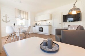 Unclassified image, 4 of 11, button