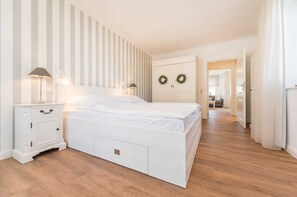 Unclassified image, 2 of 11, button