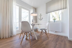 Unclassified image, 3 of 11, button