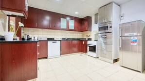 Fridge, stovetop, cookware/dishes/utensils - R&H Murjan 1 (Dubai)