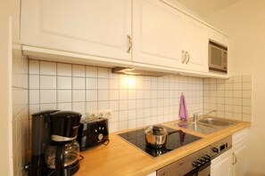 Kühlschrank, Mikrowelle, Ofen, Geschirrspüler