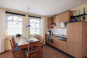 Kühlschrank, Mikrowelle, Ofen, Geschirrspüler