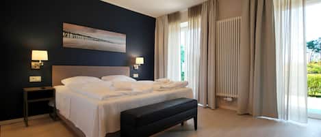 3 bedrooms, in-room safe, desk, WiFi