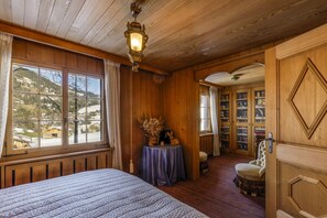7 chambres, coffres-forts dans les chambres, bureau