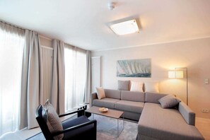 Unclassified image, 4 of 12, button