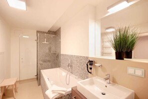 Unclassified image, 5 of 12, button