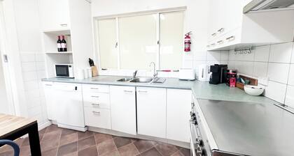 18 + people large grouphouse