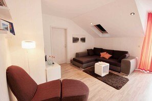 Unclassified image, 2 of 9, button