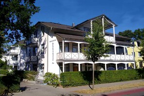 Unclassified image, 3 of 12, button