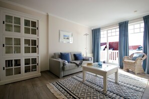 Unclassified image, 4 of 12, button