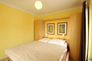 Unclassified image, 3 of 9, button - Villa Laetitia, Whg. 12 (Binz)