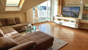 Televisión y chimenea 