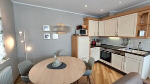 Kühlschrank, Mikrowelle, Ofen, Geschirrspüler