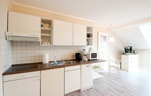 Frigorifero, microonde, lavastoviglie, macchina per tè/caffè