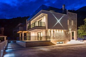 Exterior detail - Villa Topaz with heated pool, 5 bedrooms, jacuzzi, sauna, gym, sandy beach 90m (Dugi Rat)