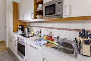 Kühlschrank, Mikrowelle, Ofen, Geschirrspüler