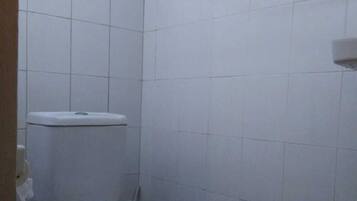 Basic Single Room | Bathroom