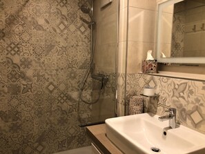 Unclassified image, 4 of 14, button