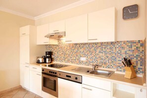 Fridge, oven, dishwasher, coffee/tea maker - Villa Laetitia, Whg. 13 (Binz)