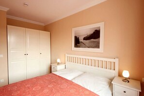 Unclassified image, 2 of 10, button - Villa Laetitia, Whg. 13 (Binz)