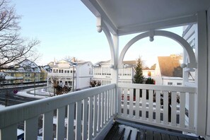 Unclassified image, 5 of 15, button