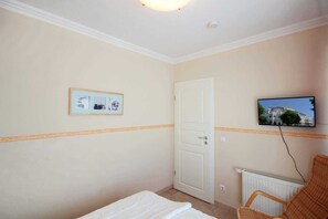 3 bedrooms, in-room safe, WiFi