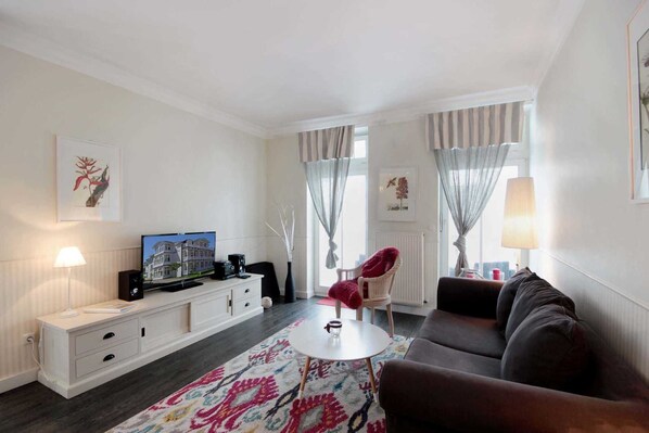 Unclassified image, 1 of 10, button