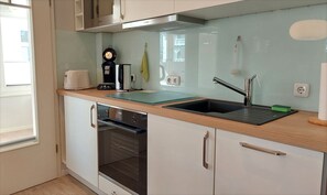 Kühlschrank, Mikrowelle, Ofen, Geschirrspüler