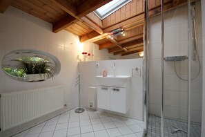 Unclassified image, 2 of 10, button