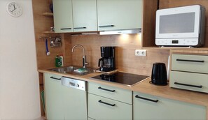 Réfrigérateur, lave-vaisselle, cafetière/bouilloire