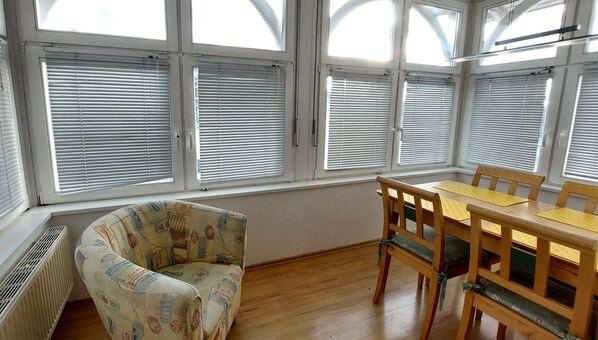 Unclassified image, 1 of 11, button