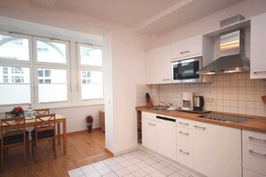 Kühlschrank, Mikrowelle, Geschirrspüler