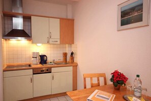 Fridge, dishwasher, coffee/tea maker, electric kettle - Villa Jugendglück - 90443 (Binz)