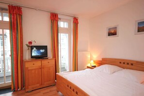 Unclassified image, 2 of 7, button - Villa Jugendglück - 90443 (Binz)